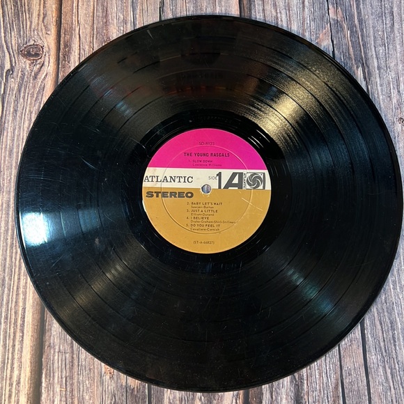 **The Young Rascals - Self-Titled (Including "Good Lovin'")** (Vinyl LP) - Picture 3 of 6